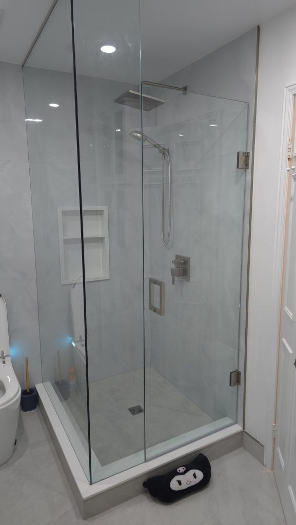 Custom shower glass enclosure